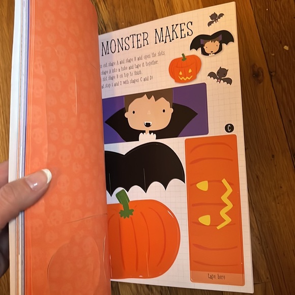 New Halloween Window Stickies and decorations book with activities for kids - Picture 10 of 16